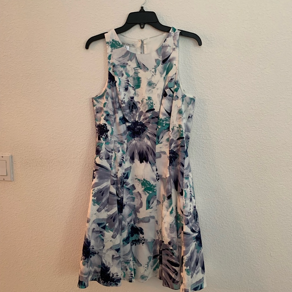 Maggie London sleeveless floral dress. Size 10. Excellent Condition